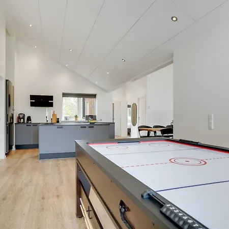 Heidi - 1km From The Sea By Interhome
