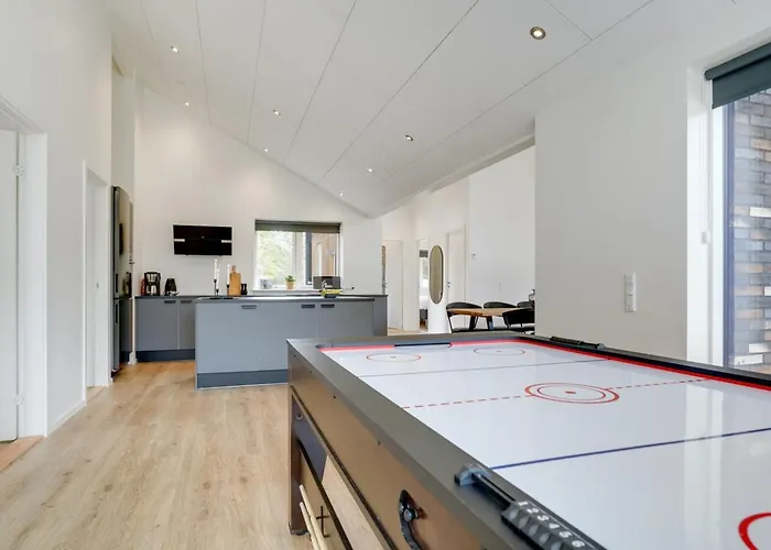 Heidi - 1km From The Sea By Interhome